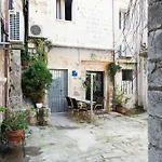 Historic Downtown Apartments And Rooms